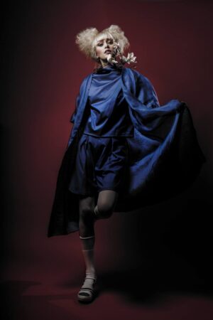 Photo: @Kuntergrau Kuntergrau (Tatjana Jule Schenk) Model: Charly von Mary von Megamodelagency Designer: URAN Styling: Modepflaster H&M: Anja Kieselbach - Hair | Make-up | Workshops